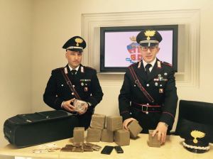 Carabinieri sequestrano hashish