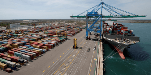 conteneur-port-porte-conteneurs-fos-sur-mer